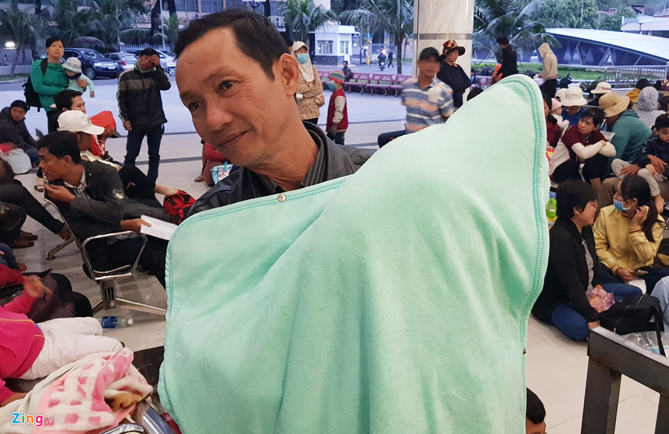 Nhịp sống người Sài Gòn đảo lộn vì trời lạnh